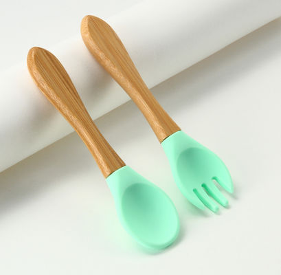 Garpu dan Sendok Silikon Kustom, Set Makanan Bayi Silikon Untuk Pelatihan Penyapihan Balita