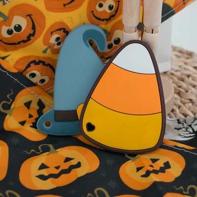 Warna-warni Halloween Silicone Teether Dengan Topi Penyihir Permen Bentuk Jagung