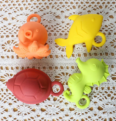 Warna Mengkilap Karet Bayi Silikon Mainan Bebas BPA Untuk Mengambang Air Bayi