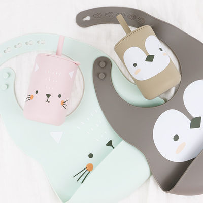 Custom Soft And Comfortable Material Silikon Bayi memberi makan Bib dengan Cute Desain Kartun