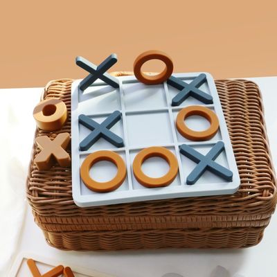 MOQ 50 Set Silicone XO Tic Tac Toe Puzzle Logo Disesuaikan Warna BPA Gratis Sertifikat CE Mainan Silikon