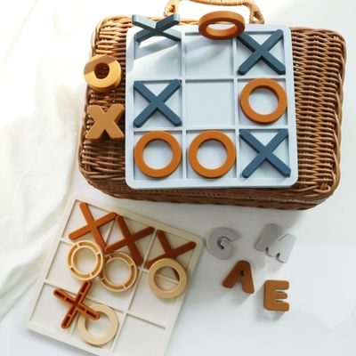 MOQ 50 Set Silicone XO Tic Tac Toe Puzzle Logo Disesuaikan Warna BPA Gratis Sertifikat CE Mainan Silikon