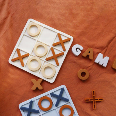 MOQ 50 Set Silicone XO Tic Tac Toe Puzzle Logo Disesuaikan Warna BPA Gratis Sertifikat CE Mainan Silikon