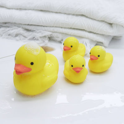 Silikon pabrik kustom ODM OEM mainan mandi bayi PVC bebas BPA bebas bahan aman 100% silikon mainan bebek