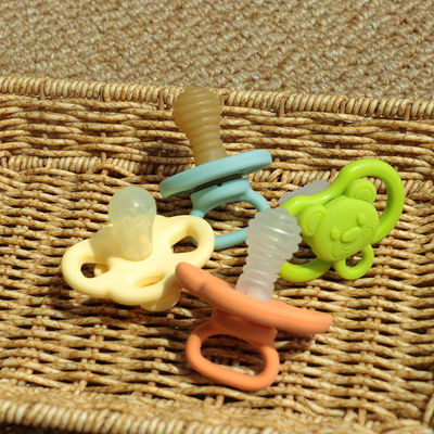 Custom Cute bentuk kartun Silicone pacifier bebas BPA bayi Teething dan menenangkan anak lembut pacifier