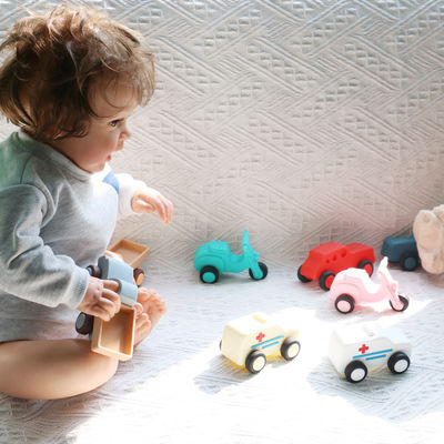 Pabrik Grosir Silikon bayi anak Mobil Mainan Bayi Montessori Mainan Mobil Untuk Anak Kecil Biologi Teething