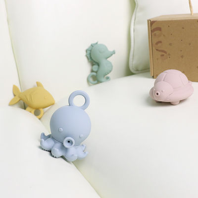 Custom Popular Silikon Samudra Hewan Gurita Ikan Penyu Kuda Laut Anak-anak Bayi Mandi Mainan Hadiah Set Air Spray Squishy
