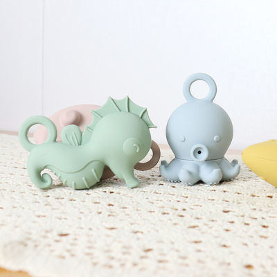 Custom Popular Silikon Samudra Hewan Gurita Ikan Penyu Kuda Laut Anak-anak Bayi Mandi Mainan Hadiah Set Air Spray Squishy